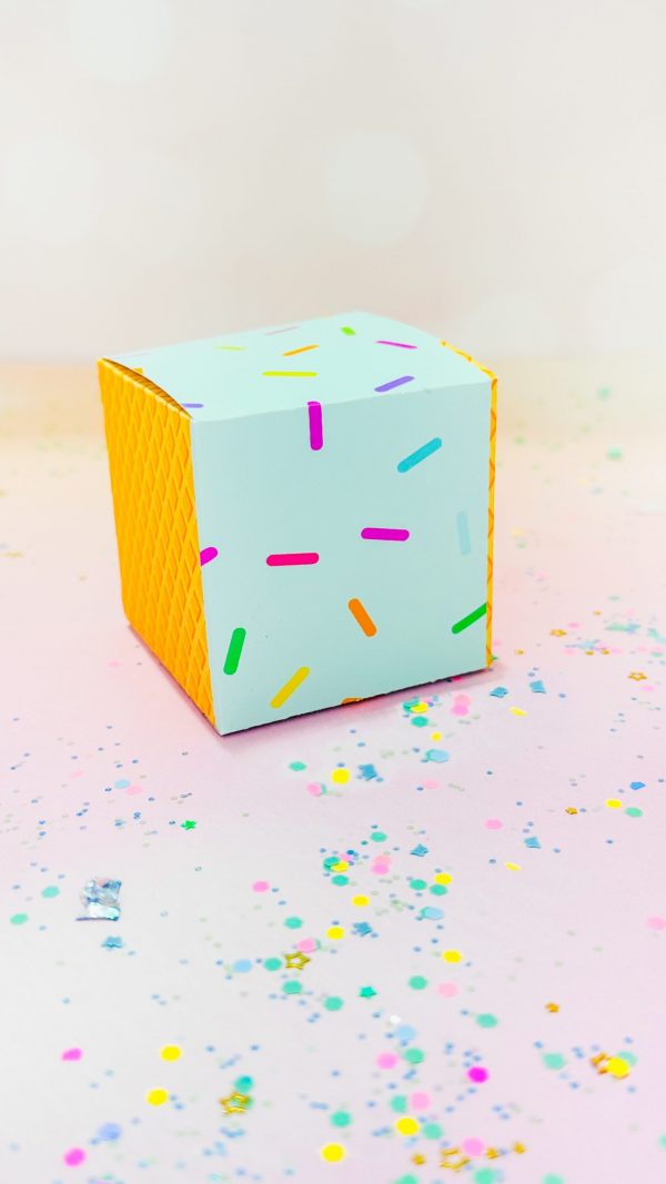 Cubo de 6 cm.